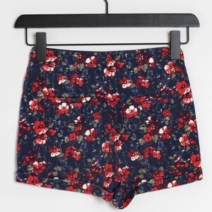 Hollister Floral High-Waisted Shorts M